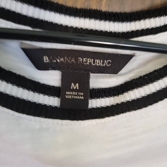 Banana Republic Lightweight Crewneck Short Sleeve Tee with Contrast Collar Med - Picture 7 of 10